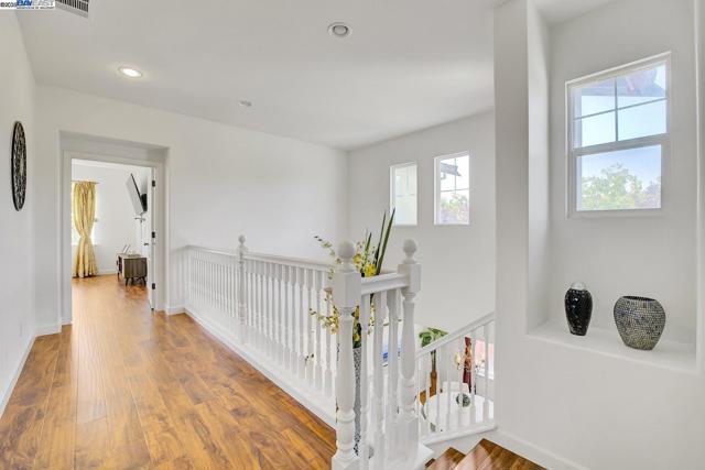 200 ARDEN CT, San Ramon CA: https://media.crmls.org/mediaz/70674723-5caf-435d-913a-c2f4107959c8.jpg