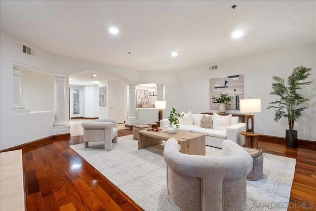 2888 Torrey Pines Rd, La Jolla CA: https://media.crmls.org/mediaz/7067c590-c279-44fe-9042-8d88858f1d06.jpg