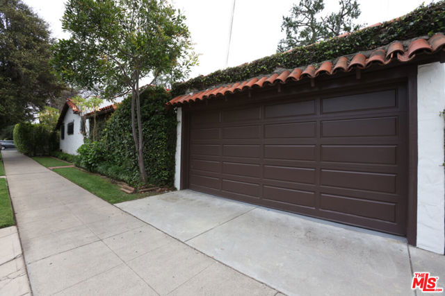 755 N CRESCENT HEIGHTS, Los Angeles CA: https://media.crmls.org/mediaz/7067c94a-083b-495d-89a5-94f4d96b1531.jpg