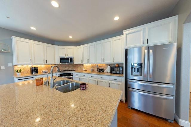 1018 Melville Street, Salinas CA: https://media.crmls.org/mediaz/7067f4a9-7ac8-4954-88d9-f8fae85d735b.jpg