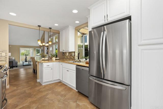 820 Daphne Court, Carlsbad CA: https://media.crmls.org/mediaz/7068213f-d39d-4b14-8ed5-72eed87720e5.jpg