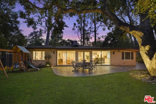2452 N Altadena Drive, Altadena CA: https://media.crmls.org/mediaz/70685cf6-14ac-4bf0-85fb-7f4cf92de26c.jpg