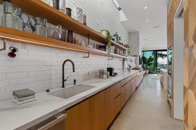 2585 Calle Del Oro, La Jolla CA: https://media.crmls.org/mediaz/7068ea9f-7e13-46c0-9edf-c852de374e7f.jpg