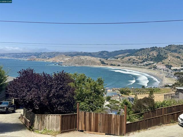 290 Olympian Way, Pacifica CA: https://media.crmls.org/mediaz/7068ebdb-5e21-4433-860e-2cc09dcd6469.jpg