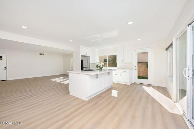 2091 Marter Avenue, Simi Valley CA: https://media.crmls.org/mediaz/70690ab7-d72a-4fc5-96a9-2389494034eb.jpg