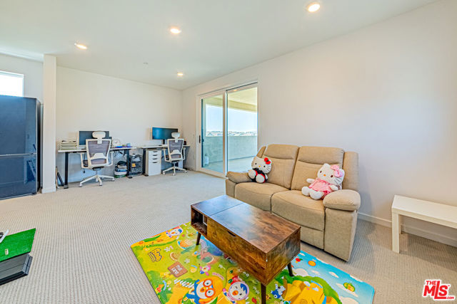 27457 Flycatcher Place, Valencia CA: https://media.crmls.org/mediaz/706979f7-6634-4abc-a65c-0fe02490e002.jpg