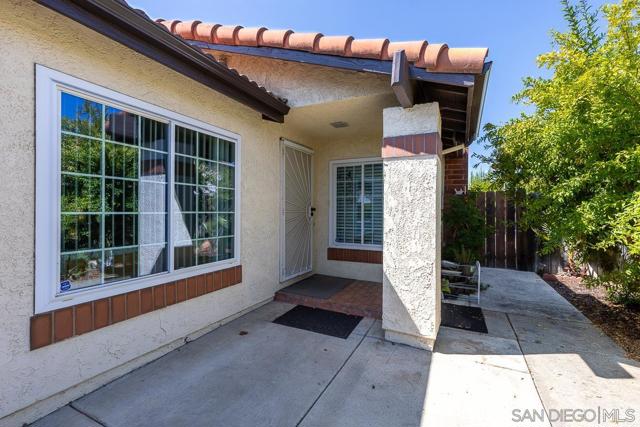 2412 Teaberry Glen, Escondido CA: https://media.crmls.org/mediaz/706982c5-193f-42a6-8ad1-1fbc6353cd1c.jpg