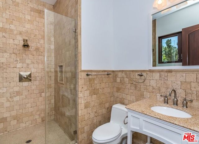 5427 Genesta Avenue, Encino CA: https://media.crmls.org/mediaz/7069b806-c3ed-4931-9cd3-4281c59e7149.jpg