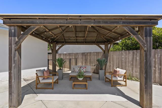 2122 March Pl, San Diego CA: https://media.crmls.org/mediaz/706ab91a-de7c-497e-94db-3bbdae9995c7.jpg