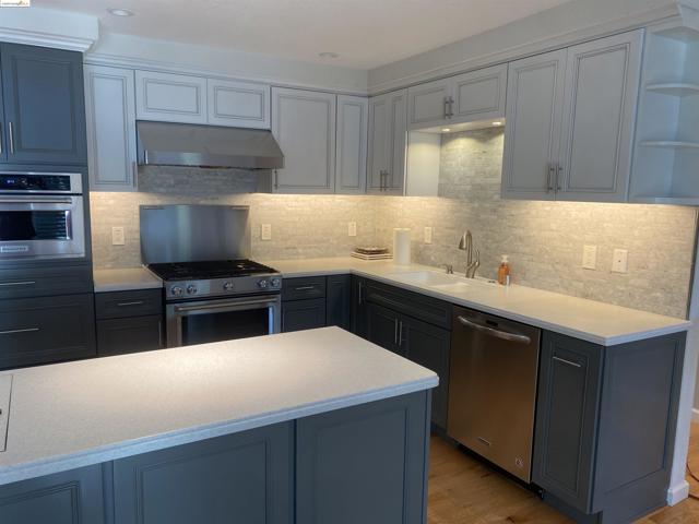 190 Cleaveland Rd, Pleasant Hill CA: https://media.crmls.org/mediaz/706ae8f0-4e1c-4938-812e-4a0ab3570566.jpg