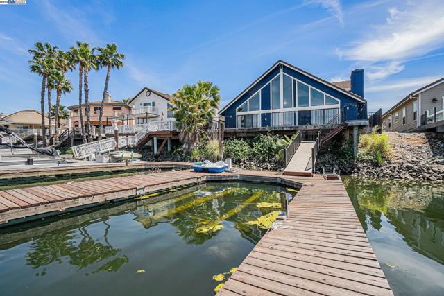 4325 Monterey ct, Discovery Bay CA: https://media.crmls.org/mediaz/706b6b52-6cb7-4b3c-a375-a6725b86f651.jpg
