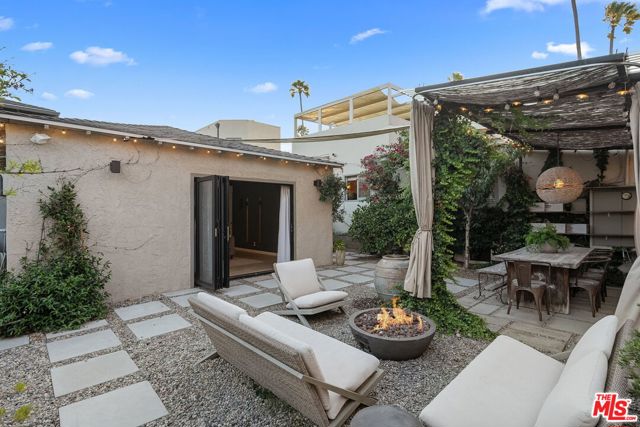 626 Pacific Street, Santa Monica CA: https://media.crmls.org/mediaz/706bd59c-3248-4e17-a4a5-64b4558384b1.jpg