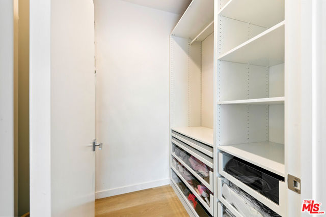 3288 N Canary Way, Los Angeles CA: https://media.crmls.org/mediaz/706be4c0-58d6-44b2-99f0-96d02a2e20b5.jpg