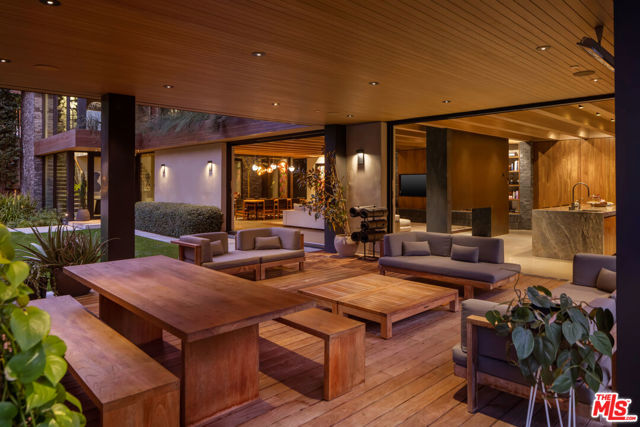 9551 Oak Pass Road, Beverly Hills CA: https://media.crmls.org/mediaz/706c8ec3-3cd9-49c5-99ff-c65bfb0813d2.jpg