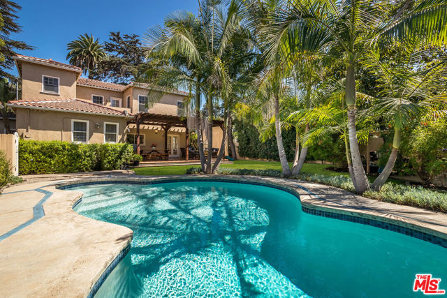 1709 Buckingham Road, Los Angeles CA: https://media.crmls.org/mediaz/706c97f0-4e50-44fe-8a0d-2842f80af8db.jpg
