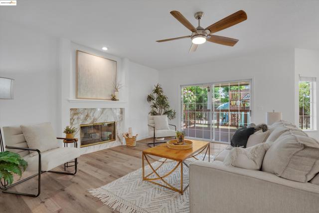 805 Devonshire Loop, Brentwood CA: https://media.crmls.org/mediaz/706ca362-f121-428b-9681-31e5695abac0.jpg