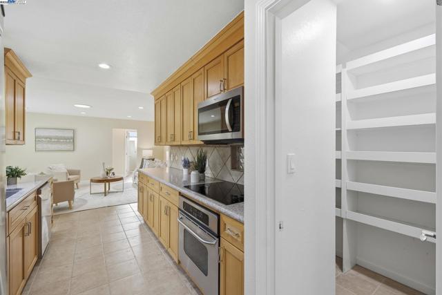 42293 Camino Santa Barbara, Fremont CA: https://media.crmls.org/mediaz/706d05b9-f787-4a57-aaf2-5ad4e830121d.jpg