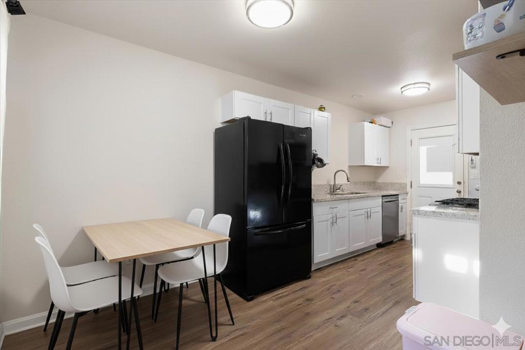 1060 E Washington Ave - photo 11