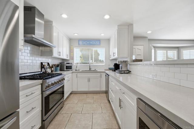 Detail Gallery Image 10 of 45 For 1839 Freda Ln, Cardiff By The Sea,  CA 92007 - 5 Beds | 4 Baths