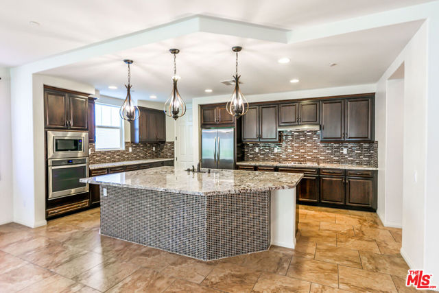 22379 Driftwood Court, Santa Clarita CA: https://media.crmls.org/mediaz/706d80bf-50a1-44cd-a85a-7fed119a00ae.jpg