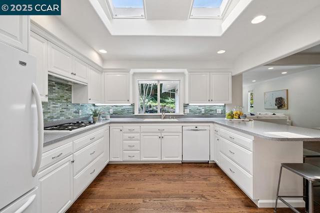 4 Harold Dr, Moraga CA: https://media.crmls.org/mediaz/706d80fc-8f2b-4399-a285-6aa4beb027af.jpg