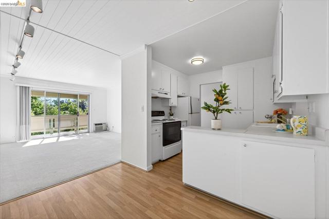 Image 4 of 22 For 1305 Boulevard Way  Apt 303