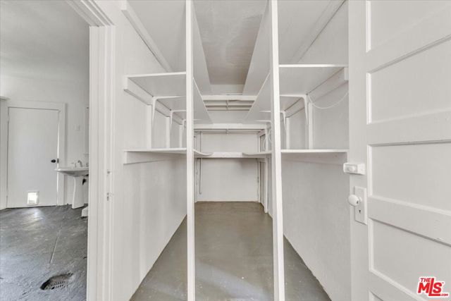626 N Canon Drive, Beverly Hills CA: https://media.crmls.org/mediaz/706e5e0b-7f1d-4d3c-b7a0-bf525d3e55de.jpg