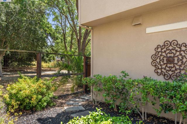 5989 Hillbrook Pl, Dublin CA: https://media.crmls.org/mediaz/706e5f39-fa37-4163-a098-f90589a43ad4.jpg