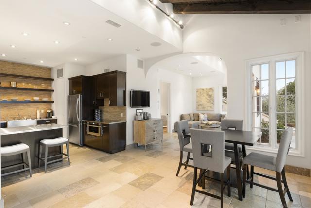 6152 Avenida Del Duque, Rancho Santa Fe CA: https://media.crmls.org/mediaz/706e6e67-a32d-4303-8f45-c0714b1c4fcb.jpg