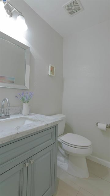 37076 Saint Edwards St, Newark CA: https://media.crmls.org/mediaz/706e9b73-a863-4f6f-b23b-7619ab7c4651.jpg
