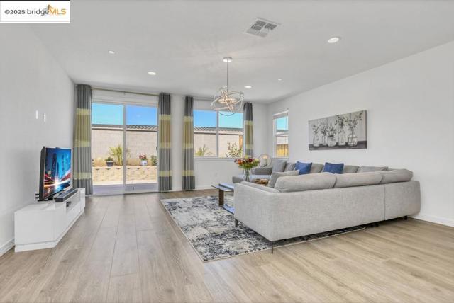 5424 Nimis Way, Antioch CA: https://media.crmls.org/mediaz/706f0ec2-93ed-422c-9535-c0e88ec0b471.jpg