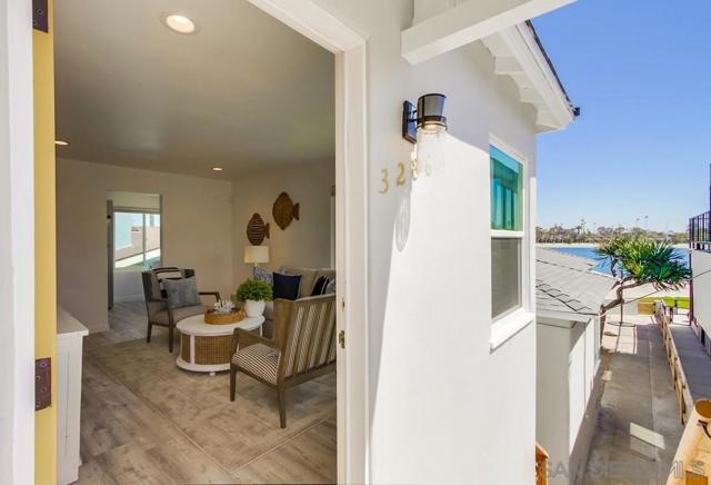 3286 88 Bayside Walk, San Diego CA: https://media.crmls.org/mediaz/706f1276-de42-40d0-9d71-7decbd5dc511.jpg