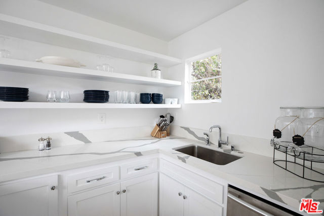 29233 HEATHERCLIFF Road, Malibu CA: https://media.crmls.org/mediaz/706f229f-62b0-4666-9115-e70c5fb37251.jpg