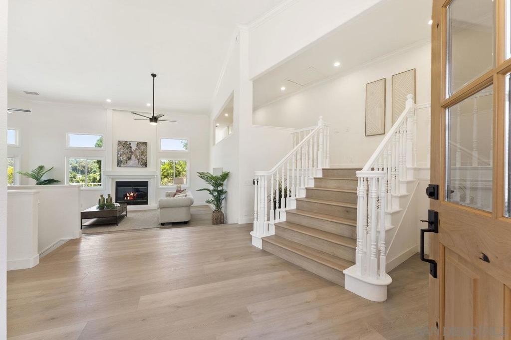 MLS #250031775SD img 3