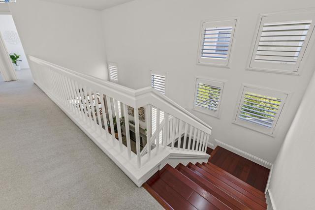 131 Diapian Bay, Alameda CA: https://media.crmls.org/mediaz/706fedd9-cfd2-405e-9b5d-07fd81ecdf36.jpg