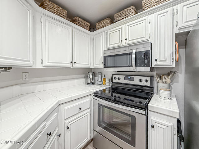 bLiving Dining and Kitchen9