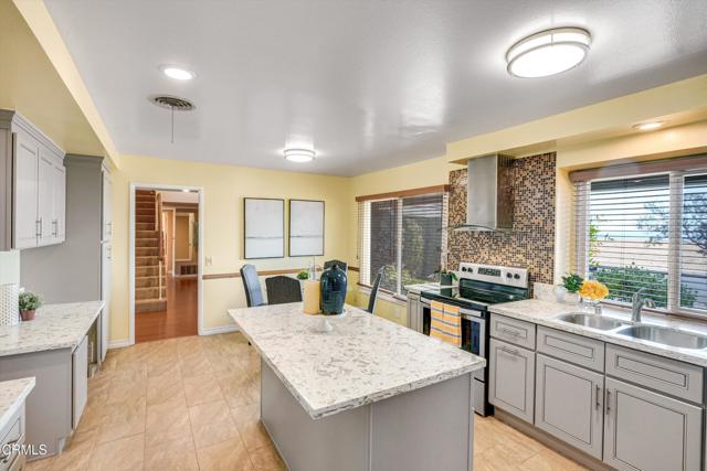 Detail Gallery Image 11 of 44 For 19015 Braemore Rd, Porter Ranch,  CA 91326 - 4 Beds | 3 Baths