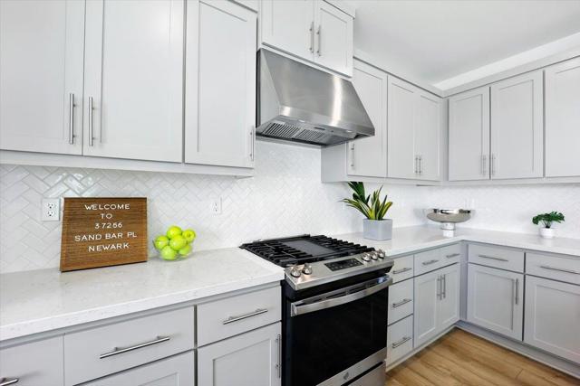 37256 Sand Bar Place, Newark CA: https://media.crmls.org/mediaz/7071d680-f6d4-4700-a6e0-b4197e4835ab.jpg