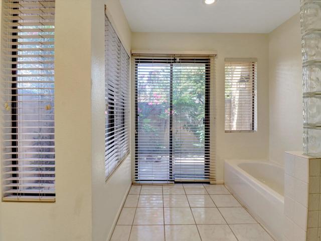 35738 Calle Montigo, Cathedral City CA: https://media.crmls.org/mediaz/7071f336-b307-4cc0-a5bb-285f8f4abf95.jpg
