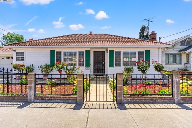 18289 Meekland Ave, Hayward CA: https://media.crmls.org/mediaz/7072adf3-e8c0-4f1c-aa87-a887d44233ba.jpg