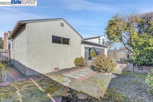 2285 Star Avenue, Castro Valley CA: https://media.crmls.org/mediaz/7072b190-a6d9-420b-bcb2-28e6172dc704.jpg