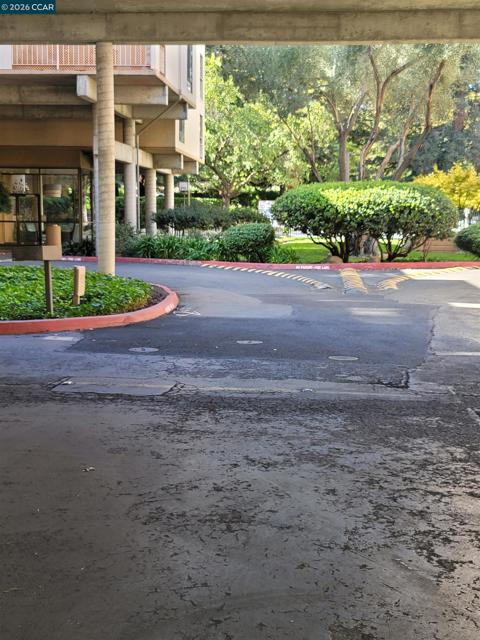 310 N Civic Dr., Walnut Creek CA: https://media.crmls.org/mediaz/7072ec20-b160-4ce3-8027-c283309bc944.jpg