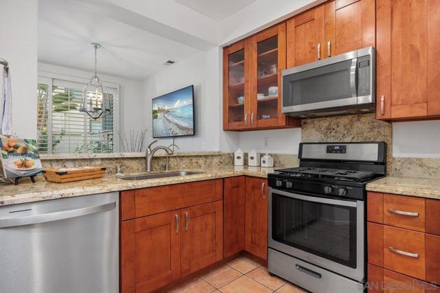 3965 Via Holgura, San Diego CA: https://media.crmls.org/mediaz/7073315a-dd2e-45e2-90b1-35d05ffbd5de.jpg