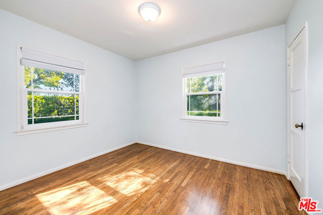 1100 N Ontario Street, Burbank CA: https://media.crmls.org/mediaz/707352d1-613a-4c84-850f-b46016dfa7f1.jpg
