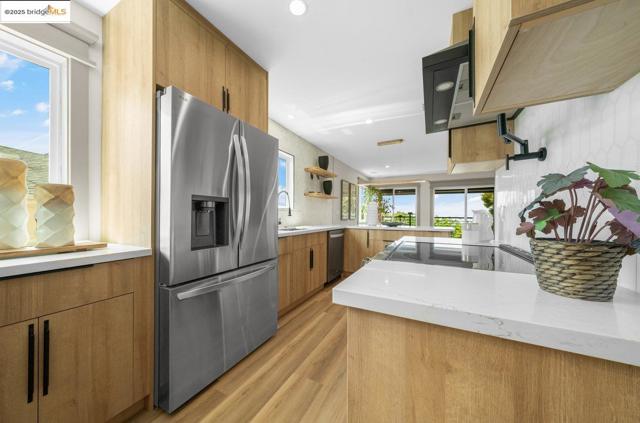 713 Midcrest Way, El Cerrito CA: https://media.crmls.org/mediaz/707364d4-20c7-44c3-8b8c-ddd49e356e88.jpg