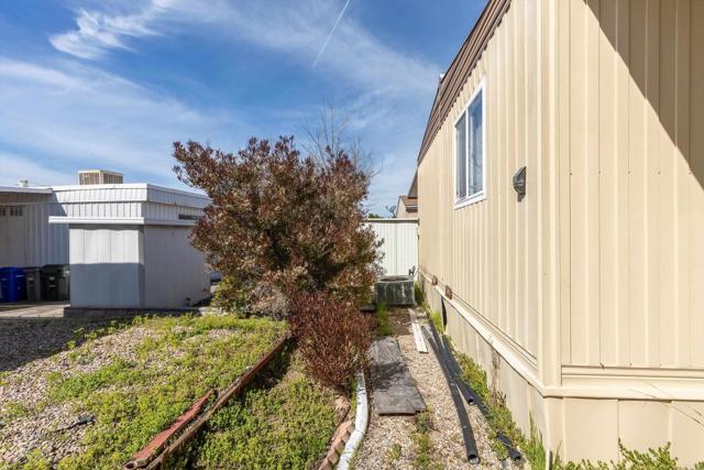 Detail Gallery Image 11 of 12 For 718 Sycamore #104,  Vista,  CA 92083 - 2 Beds | 2 Baths
