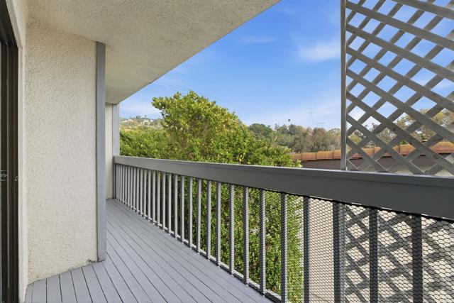 2388 Altisma Way, Carlsbad CA: https://media.crmls.org/mediaz/7073fabb-4331-4a7a-a105-6825935e28ce.jpg