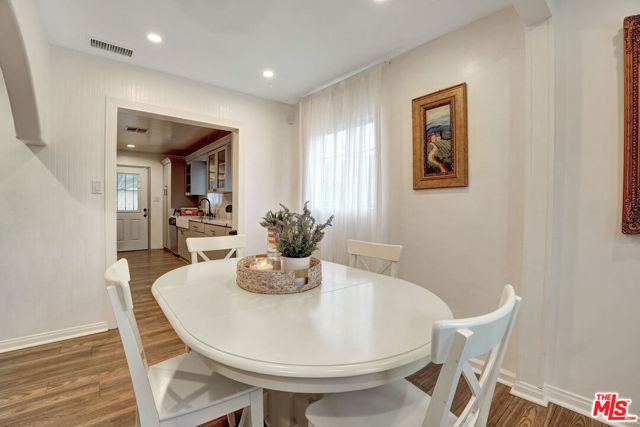6230 Peach Avenue, Van Nuys CA: https://media.crmls.org/mediaz/70740e18-e1fe-4258-8037-e8e39323b182.jpg