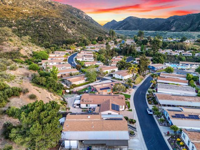 8975 Lawrence Welk Drive, Escondido CA: https://media.crmls.org/mediaz/70745e9d-4dd5-4c0d-92bb-637d3c4a5292.jpg