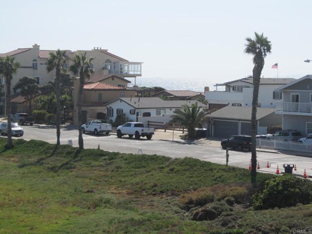 1111 Seacoast, Imperial Beach CA: https://media.crmls.org/mediaz/70746fb5-6d9b-48e5-aa67-6ef05d2ac9a9.jpg